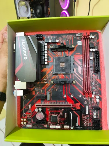 Placa mãe Gigabyte B450