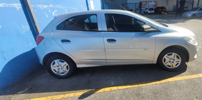Chevrolet Onix Hatch LS 1.0 8V Flex Power Mec. 4P 2015