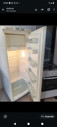 Geladeira e fogão em bom estado de uso preço a negociar é isso