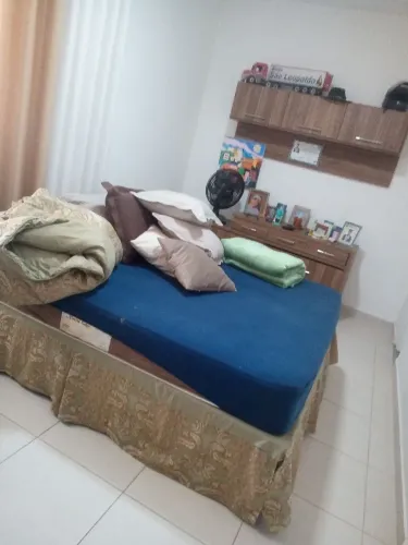 Vendo uma cama box casal e um armário de quarto