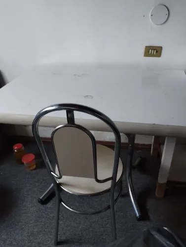 Mesa com 4 cadeiras