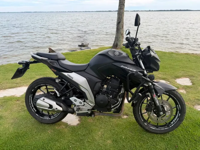 FZ25 único dono.