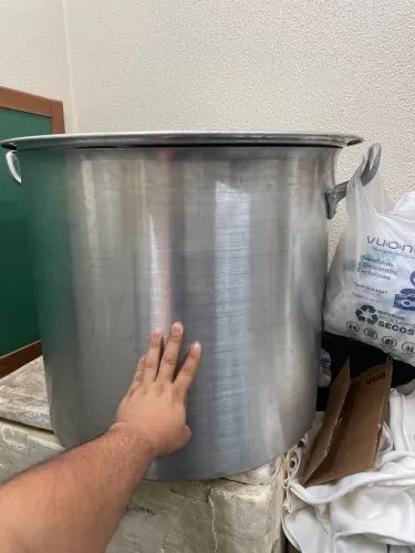 Panela gigante de alumínio