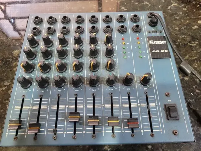 Mesa de Som Staner 06-2S