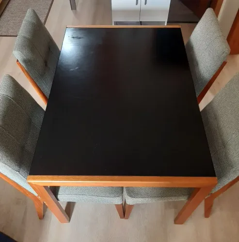 Mesa com 4 cadeiras