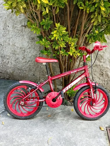 BICICLETA ARO 16 - LINDA, CONSERVADA + RODINHAS!