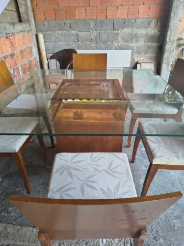 Mesa com 6 cadeiras 