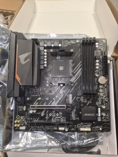 Placa mãe b550m Aorus Elite AM4 - Funcionando perfeitamente