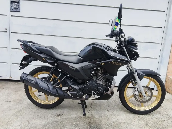 Vendo Yamaha factor DX 2025 único dono