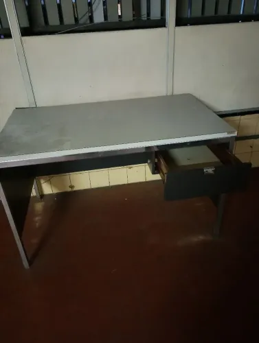 Mesaescritorioferrotampaformicaumagaveta