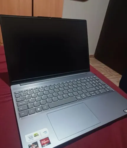 NOTEBOOK IDEAPAD SLIM 3 RYZEN 7 7735HS 2025 15ARP10