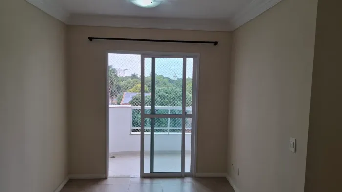 Apartamento amplo no centro.