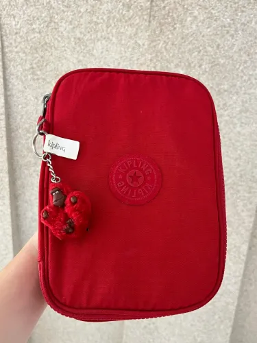 Vendo estojo kipling original 1 ano de uso 