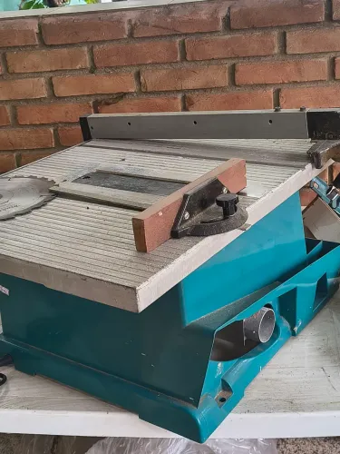 Serra de bancada Makita 220v