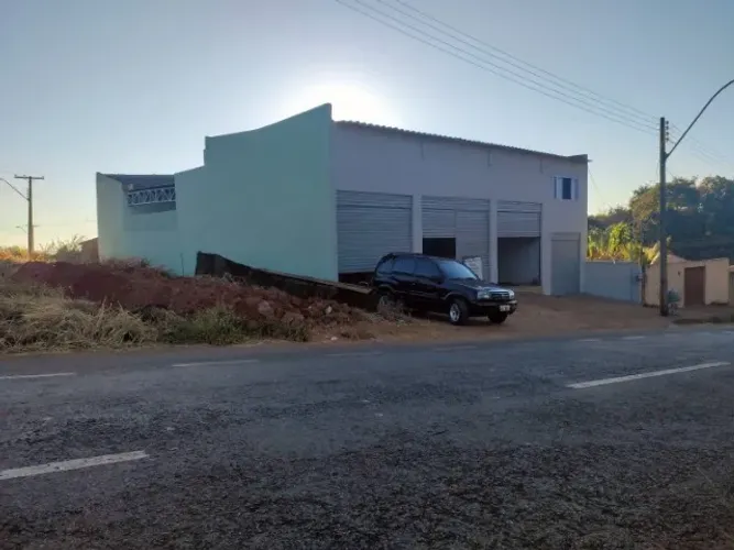 Galpão em Avenida Comercial