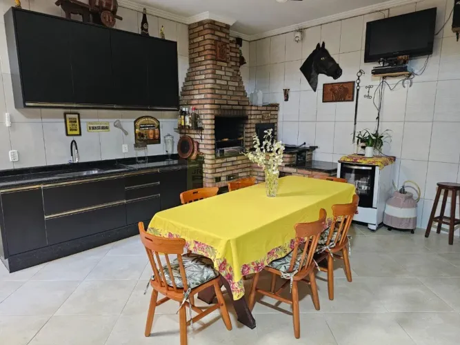 Casa à venda em Itupeva-SP, Jardim Europa, 3 quartos, 1 suíte, 2 salas, 3 banheiros, área 