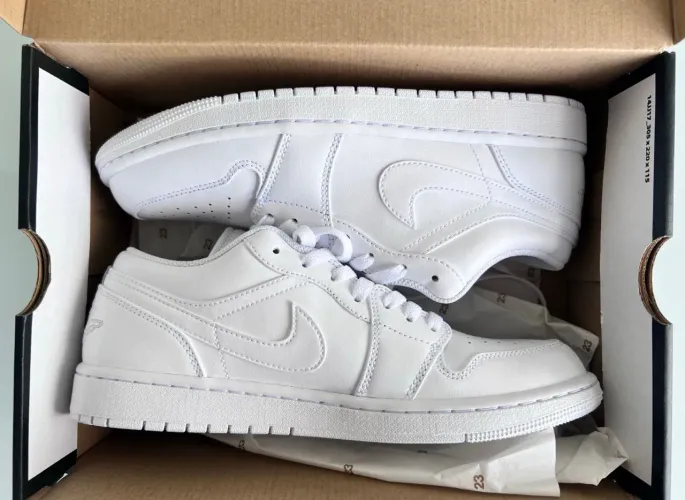 Tênis Nike air Jordan - low branco