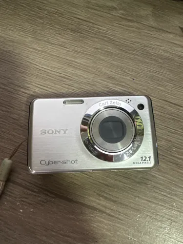 Câmera Sony Cyber- ShortCarl Zeiss 12.1 mega pixels