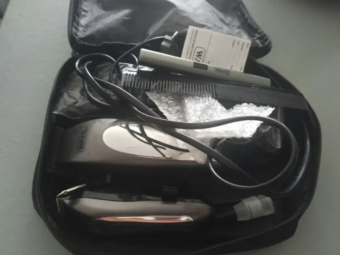 Kit corte cabelo e barba mais só a máquina grande está funcionando 