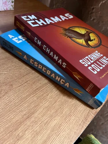 Jogos Vorazes Título: Em Chamas + A Esperança ? Suzanne Collins