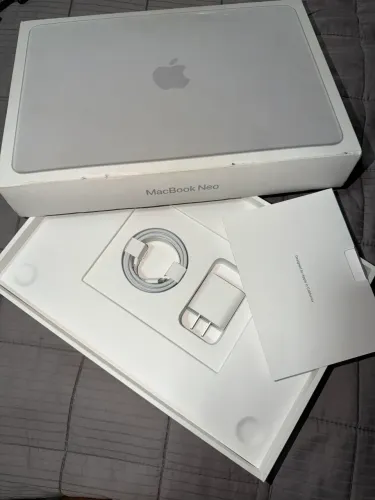 Macbook Neo De 13 Chip A18 P ro, 512gb, Touch Id - Prateado C olor Silver