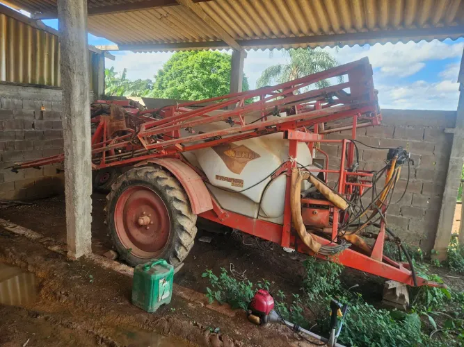 Pulverizador kuhn 2200l de arrasto