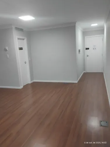 Sala no centro de Floripa 