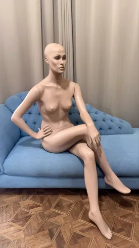 Manequim feminino realista 
