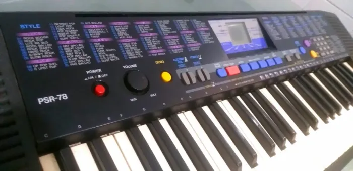 TECLADO YAMAHA PSR 78