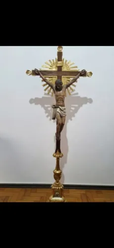 Linda Imagem de Cristo em Madeira