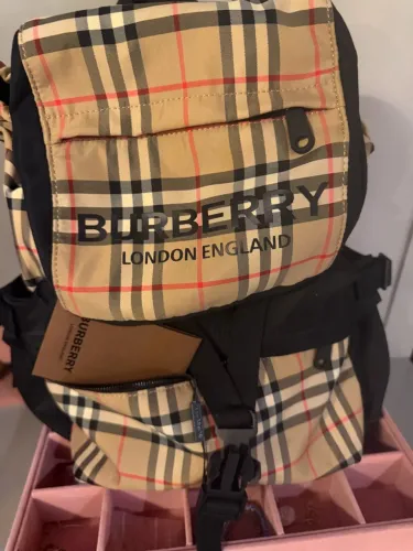 Mochila nova IMPECÁVEL BURBERRY