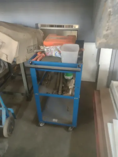 CARINHO PRATELEIRA COM 1 GAVETA $ 250,00