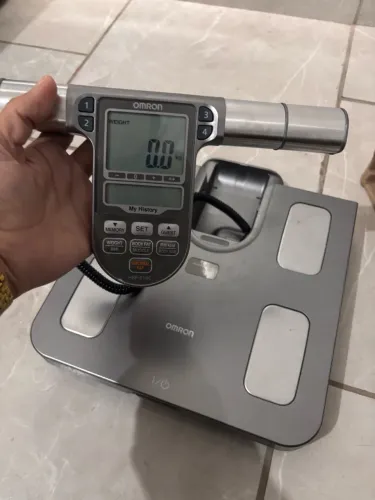 Balança de bio impedância OMRON