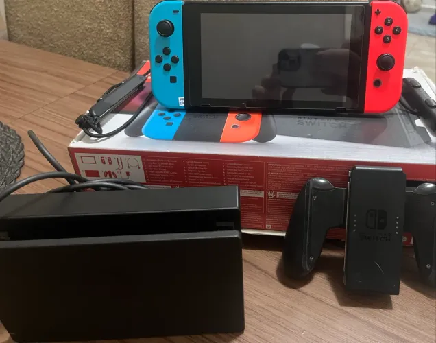 NINTENDO SWITCH V1 USADO COM CAIXA