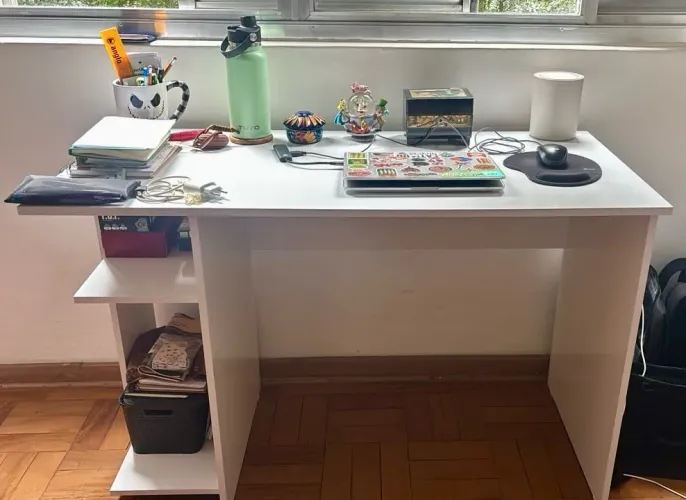 Mesa de escritório/escrivaninha branca - 1,50m