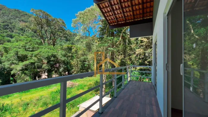 Casa nova com 4 suítes em meio a Natureza na Granja Guarani em Teresópolis-RJ
