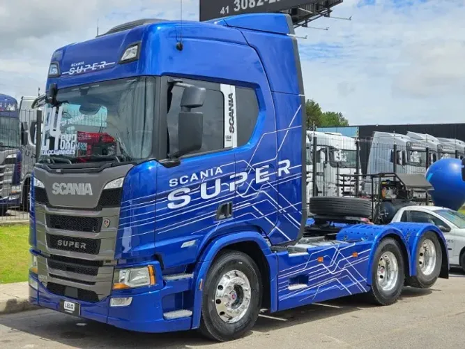 Scania R460 Super 6X2 Ano 2024 Automático Ar Condicionado Farol de teto e grade geladeira