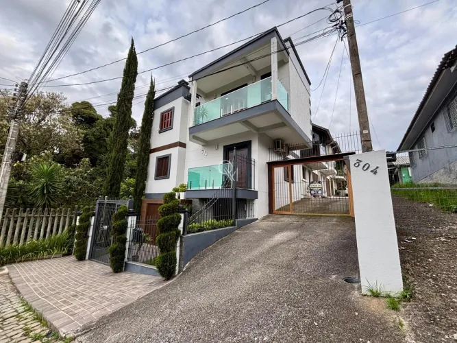 Sobrado semimobiliado à venda no bairro Cidade Nova