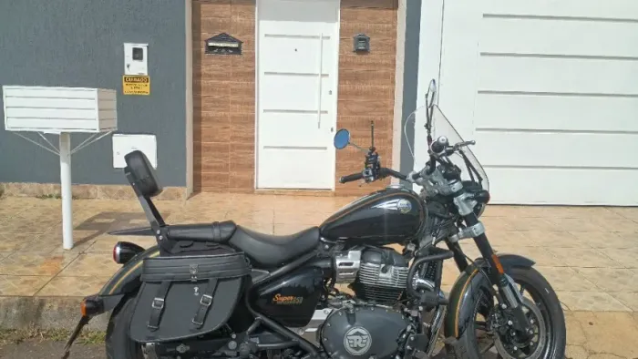 ? ROYAL ENFIELD SUPER METEOR 650 - INTERSTELLAR GREY 2025/2026 com diversos acessórios.