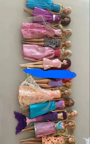 LOTE Barbies bonecas antigas originais e suportes 