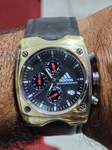 Relógio Adidas VS Chronograph Modelo 10-5001 ( Desapego)