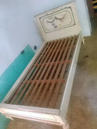 Cama Antiga Solteiro em Madeira Maciça / Vintage