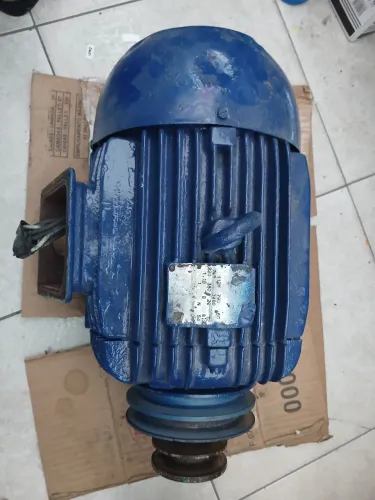 Motor trifásico,  7,5  CV 