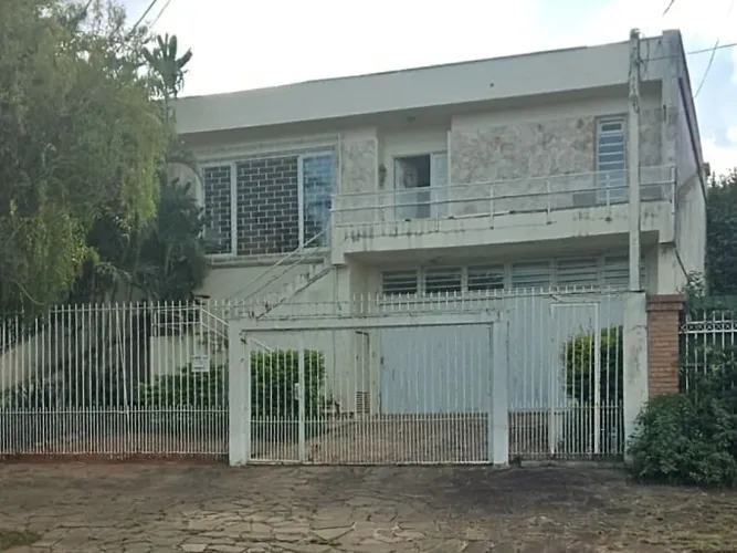 Casa com piscina no Chácara das Pedras