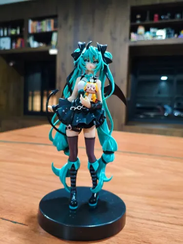 Figure da Hatsune Miku similar a devil ver.