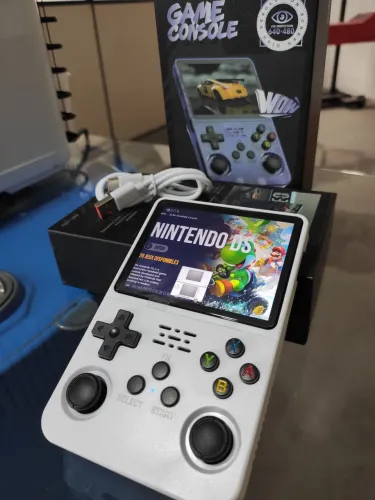 Game Console R36S Portátil ( Novo a Pronta Entrega)