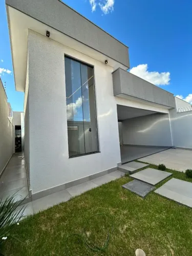 Casa 3 Quartos, sendo 1 suite e Hidromassagem c/ 7 lugares localizado no bairro Jardim Itá