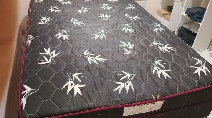 Cama está em perfeito estado de conservação 