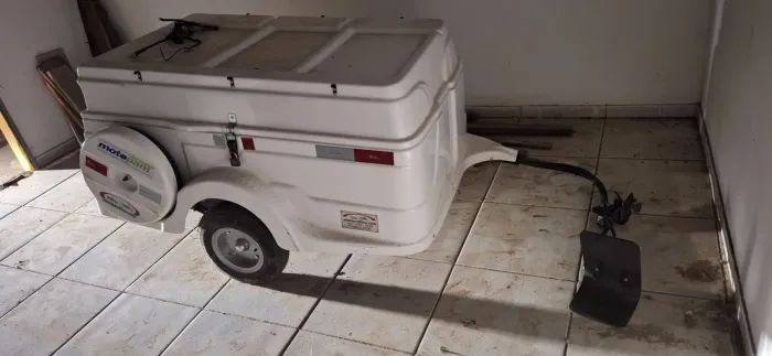 Carretinha bau para moto