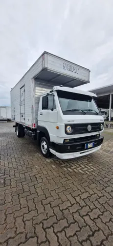 Vw Delivery 8-160 Ano 2013 baú seco de 5.50 ( extra)